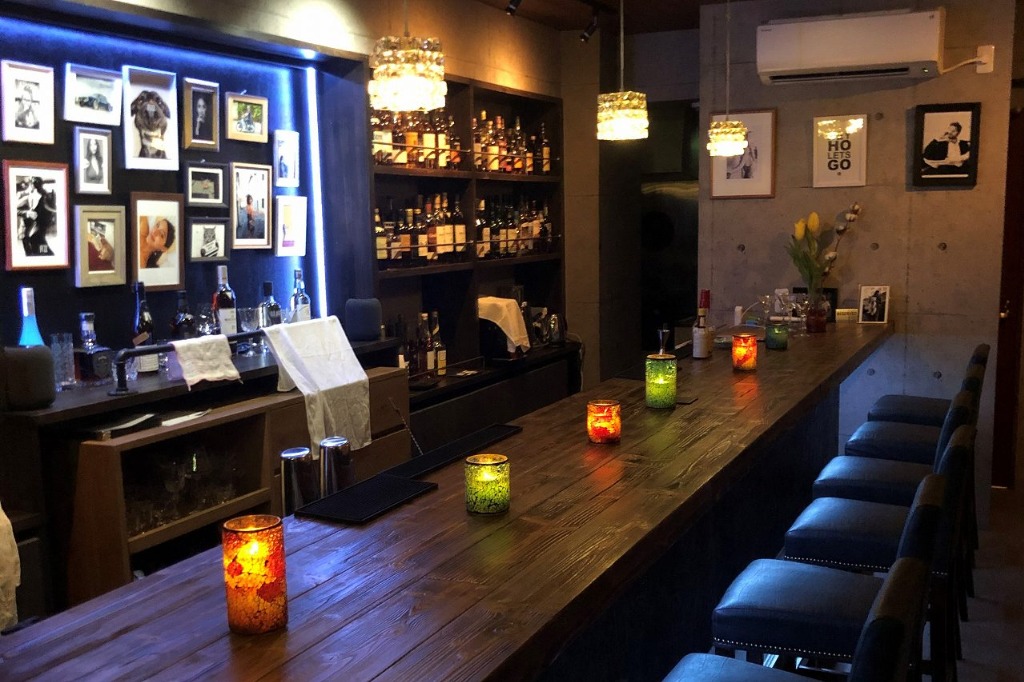 豊田市でショットバーをお探しなら、カップルのデートランキングでも高評なShot Bar FUZZ（ショットバーファズ）へ。