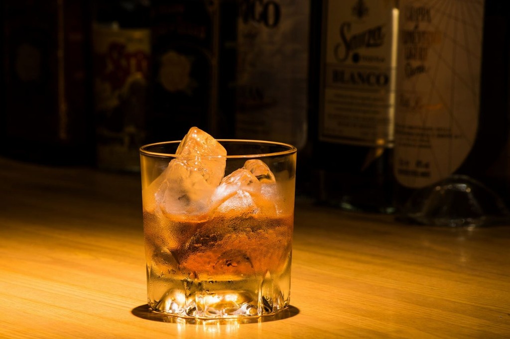 豊田市でショットバーをお探しなら、カップルのデートランキングでも高評なShot Bar FUZZ（ショットバーファズ）へ。