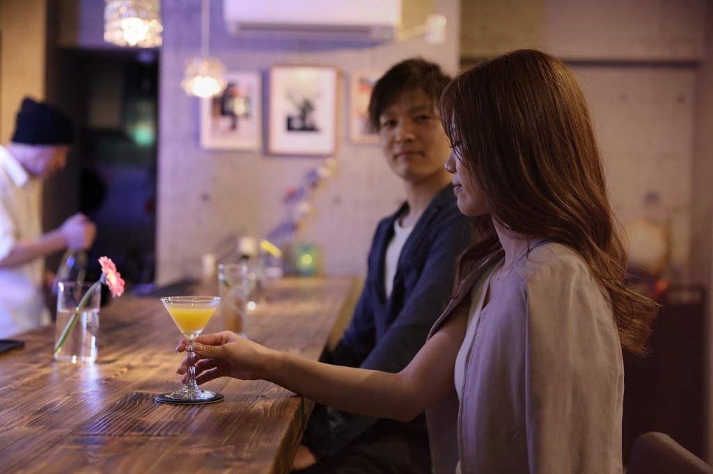 豊田市でショットバーをお探しなら、カップルのデートランキングでも高評なShot Bar FUZZ（ショットバーファズ）へ。